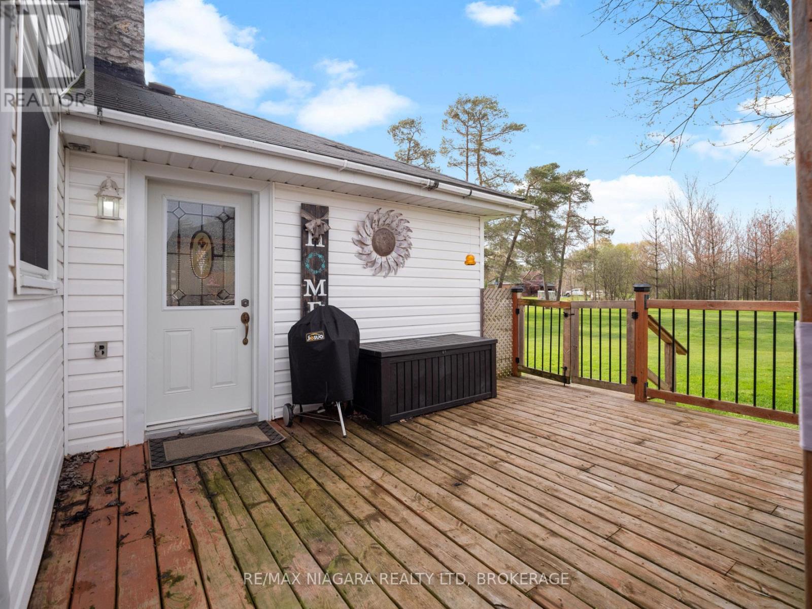 914 OAKHILL BOULEVARD E - 33