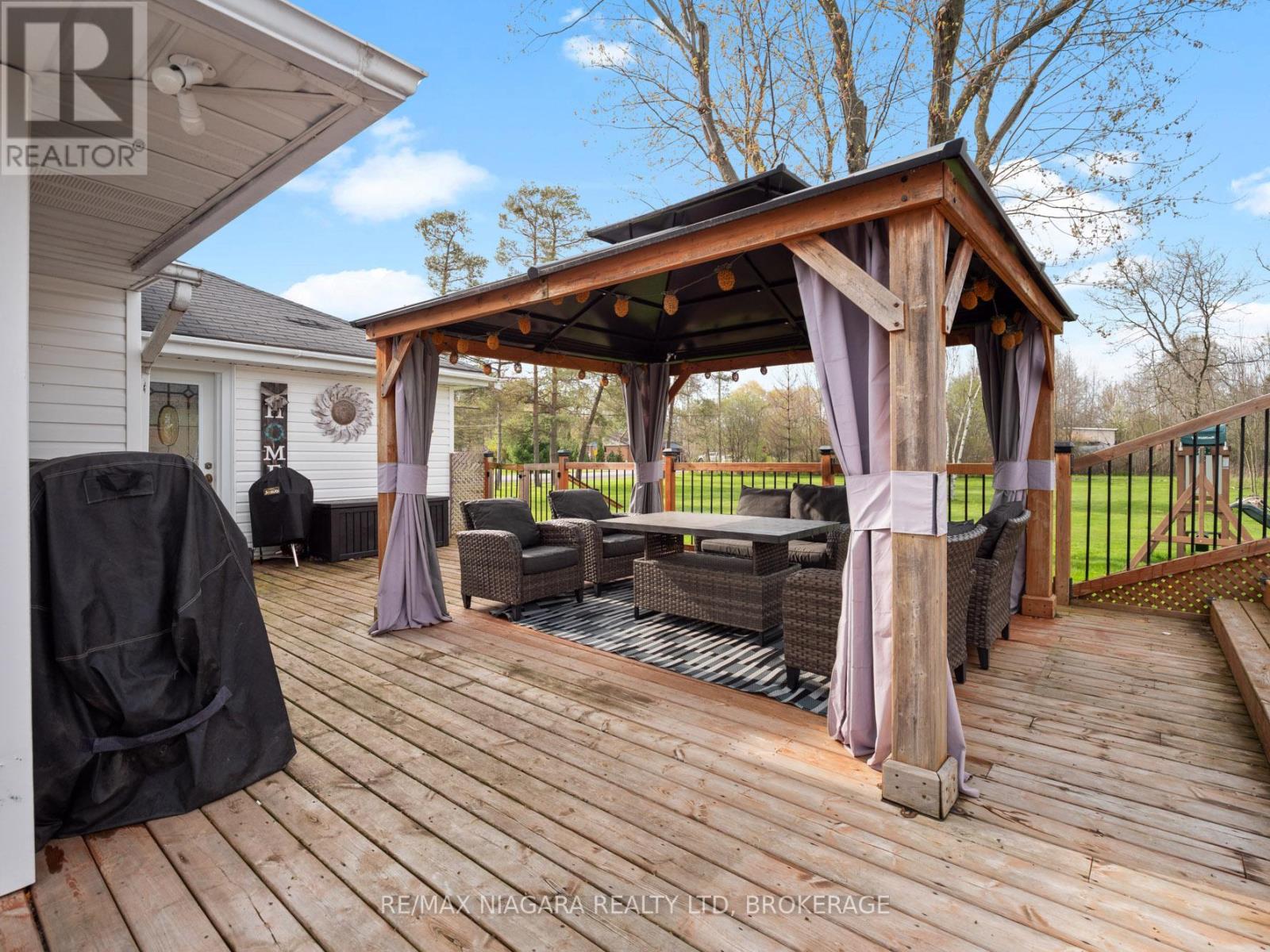 914 OAKHILL BOULEVARD E - 34