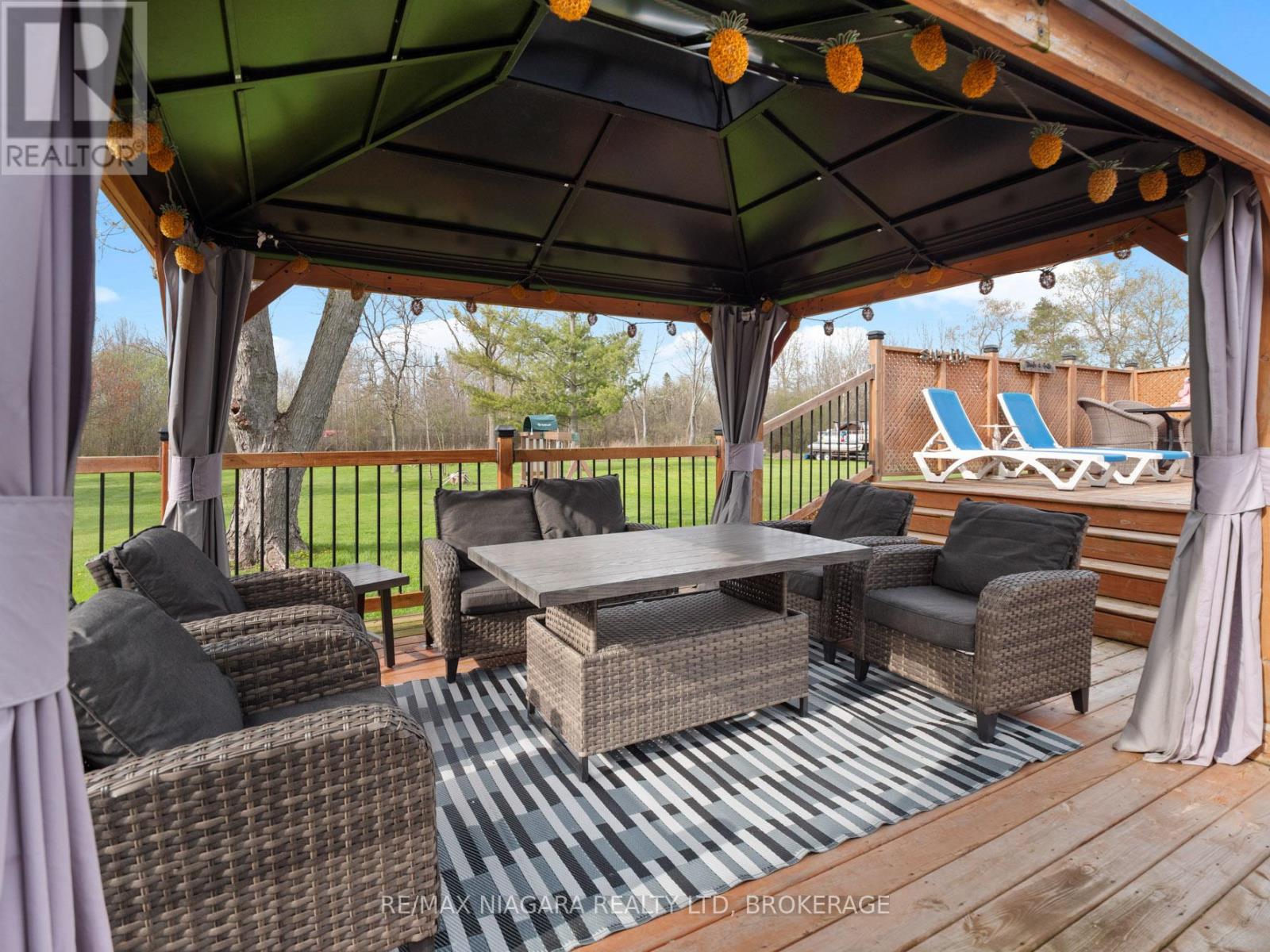 914 OAKHILL BOULEVARD E - 35