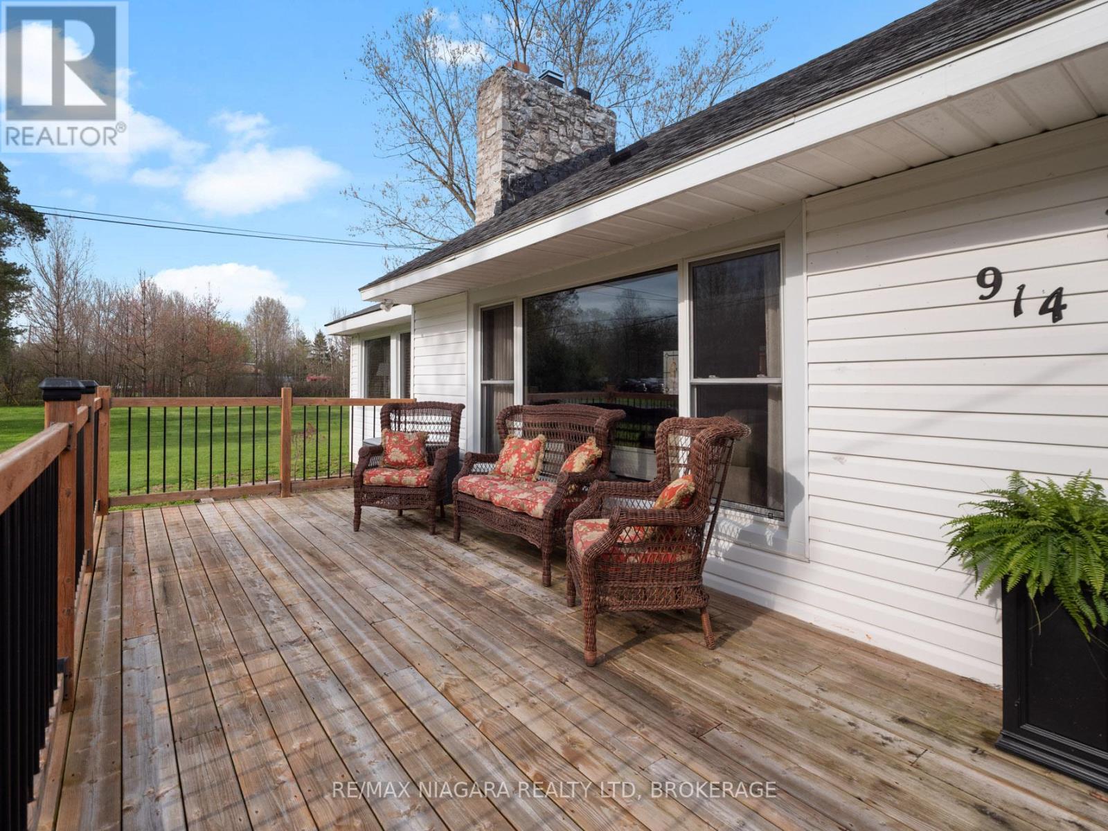 914 OAKHILL BOULEVARD E - 4