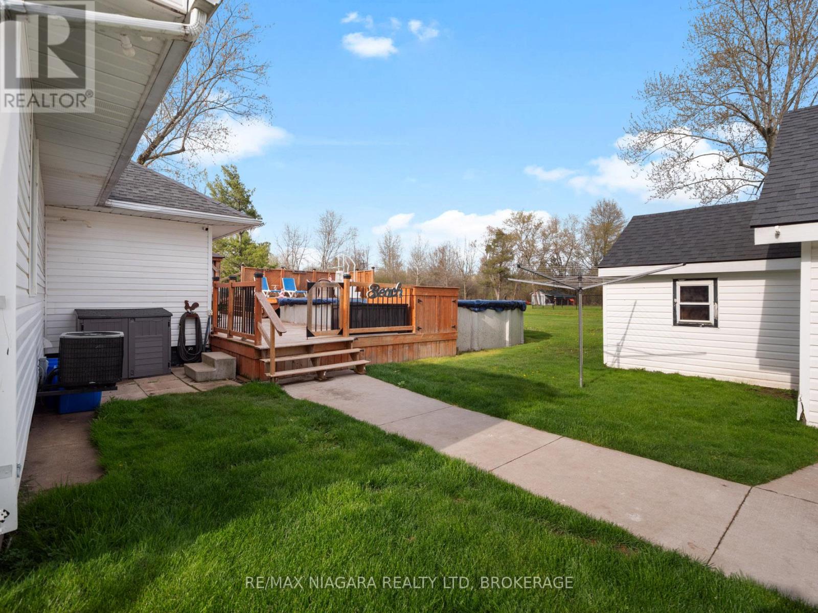914 OAKHILL BOULEVARD E - 40