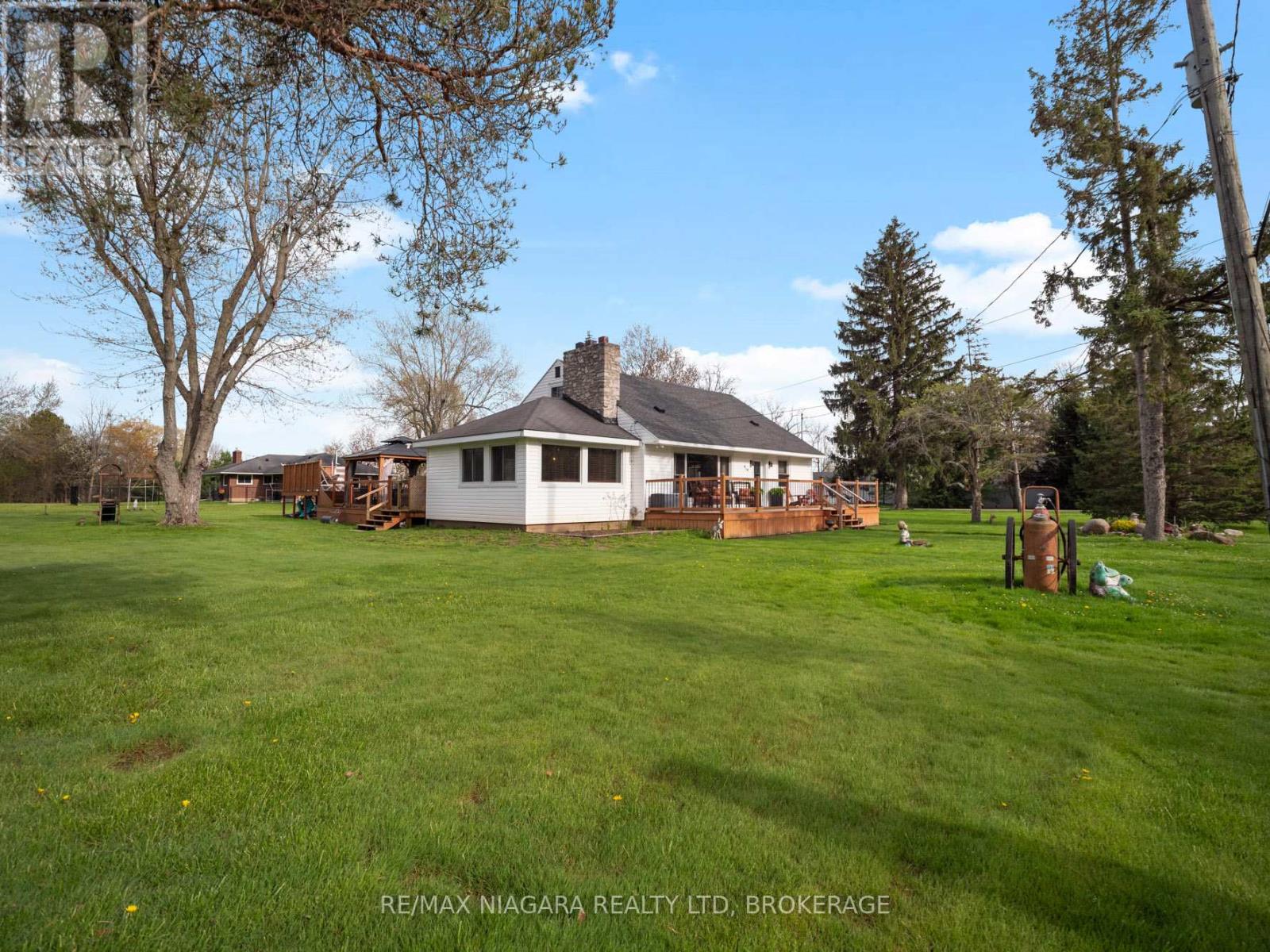 914 OAKHILL BOULEVARD E - 43