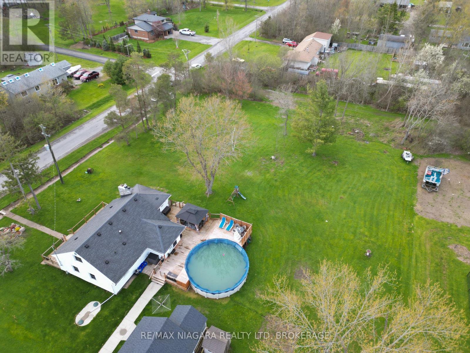 914 OAKHILL BOULEVARD E - 44