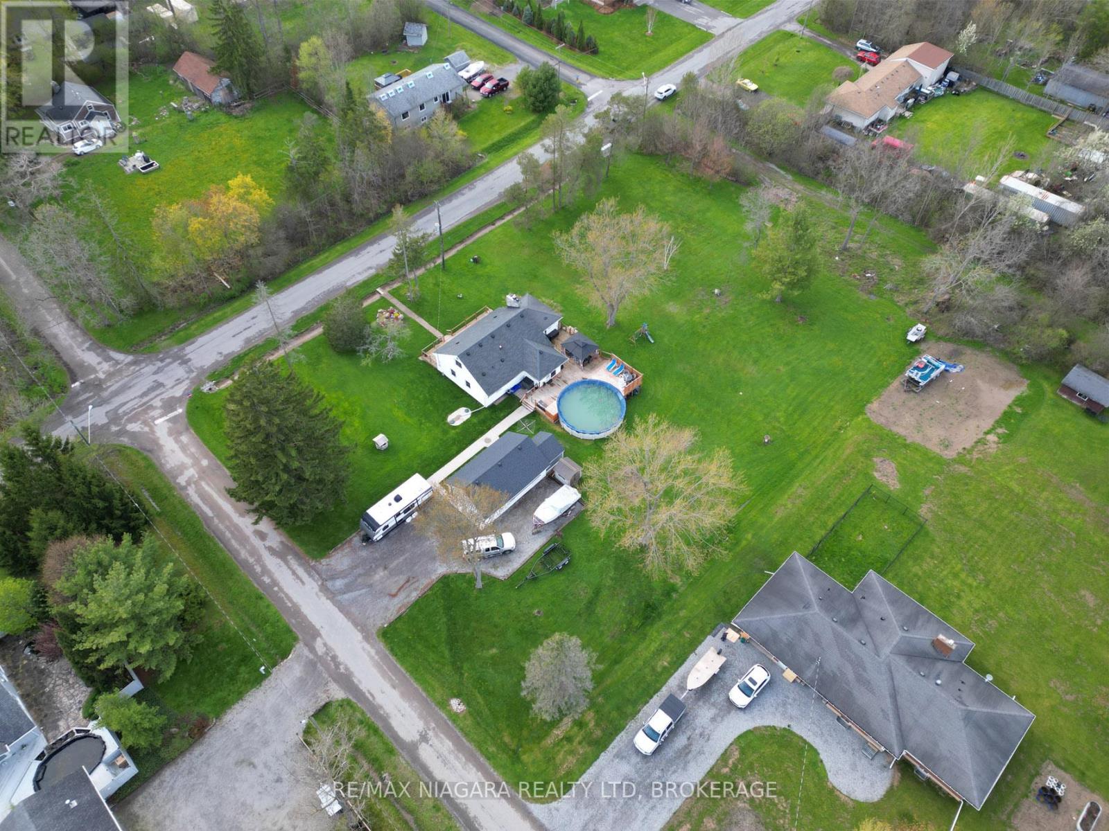 914 OAKHILL BOULEVARD E - 45