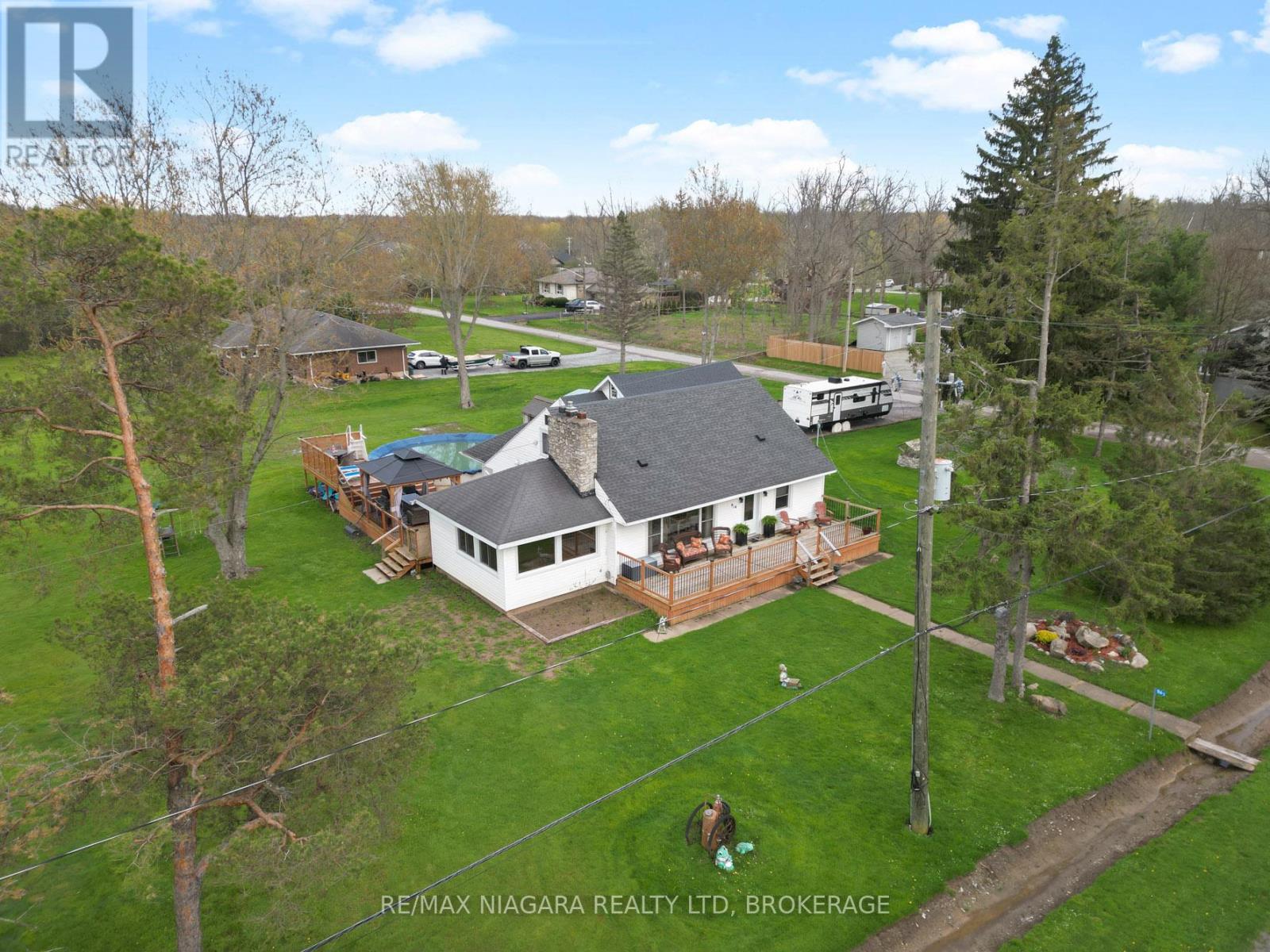 914 OAKHILL BOULEVARD E - 5