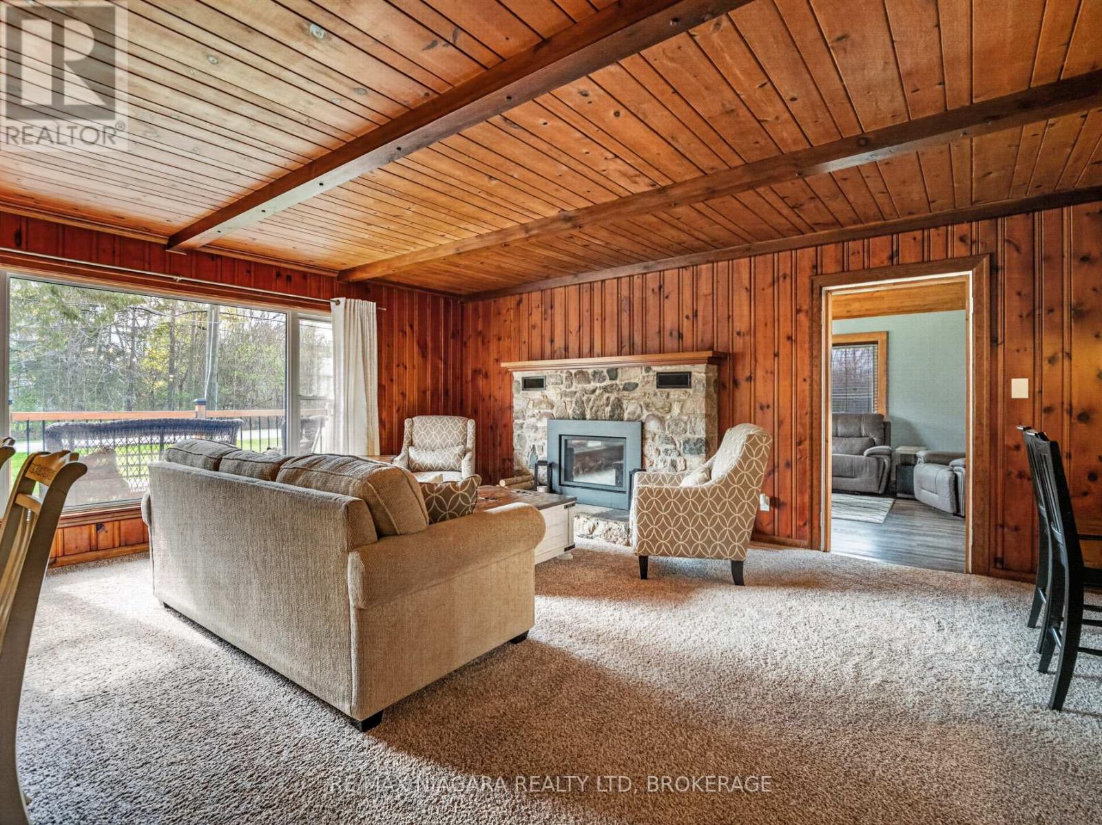 914 OAKHILL BOULEVARD E - 8