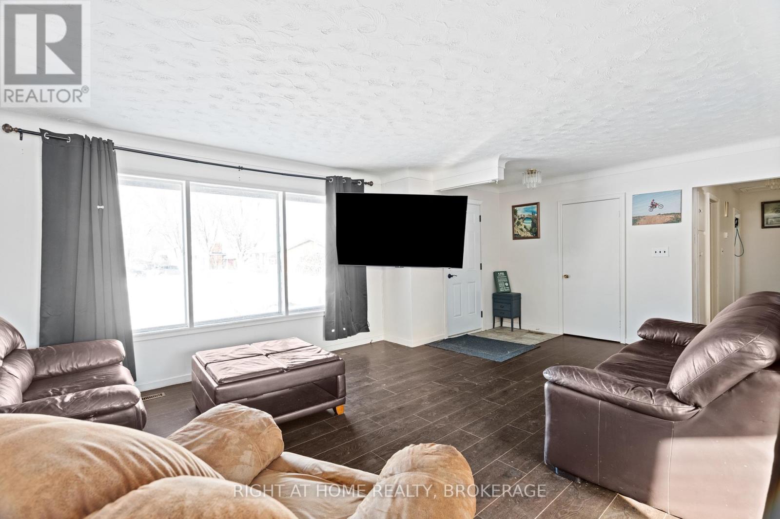 105 GLENWOOD PARKWAY - 10