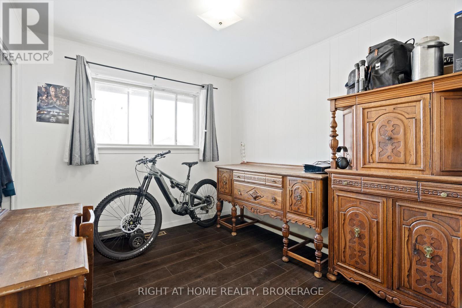 105 GLENWOOD PARKWAY - 16