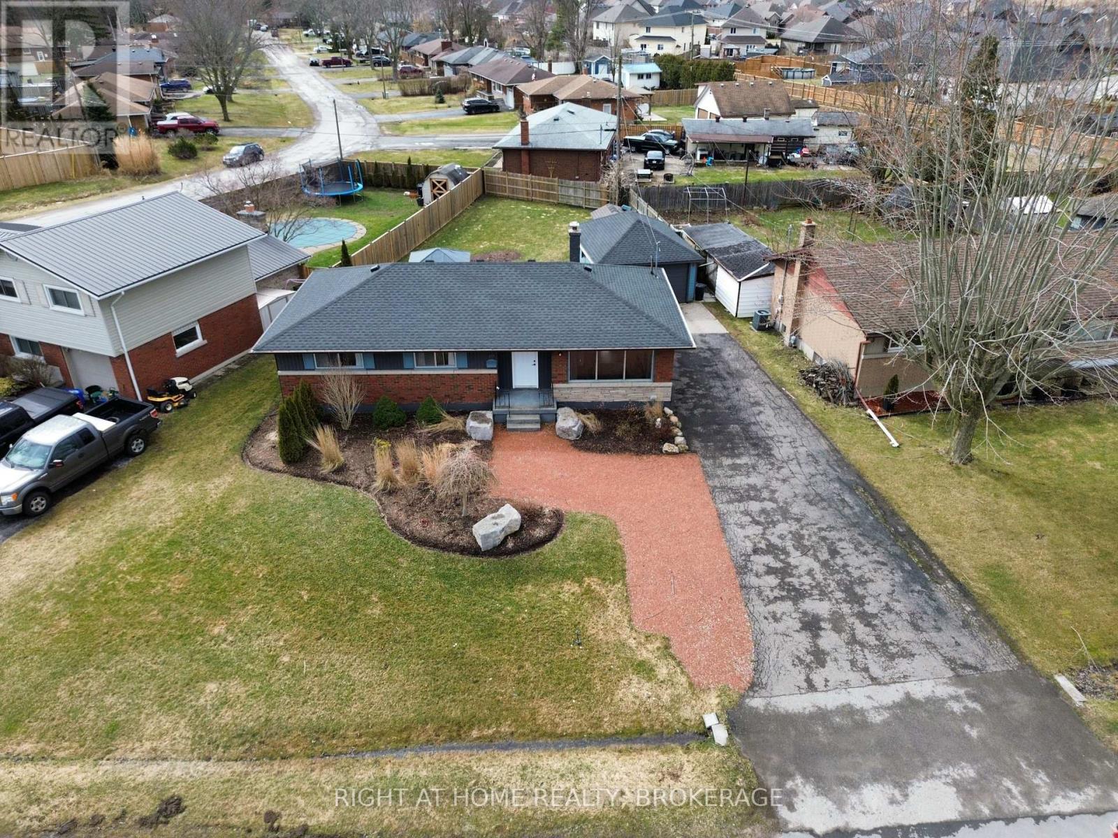 105 GLENWOOD PARKWAY - 2