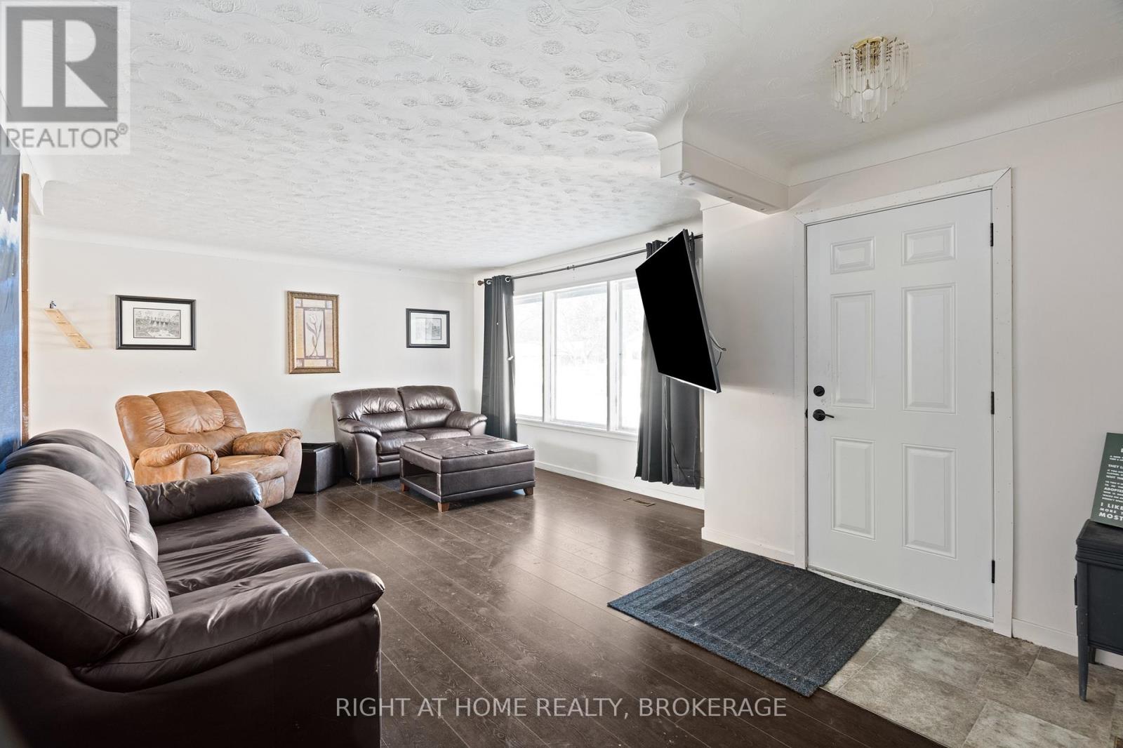 105 GLENWOOD PARKWAY - 9