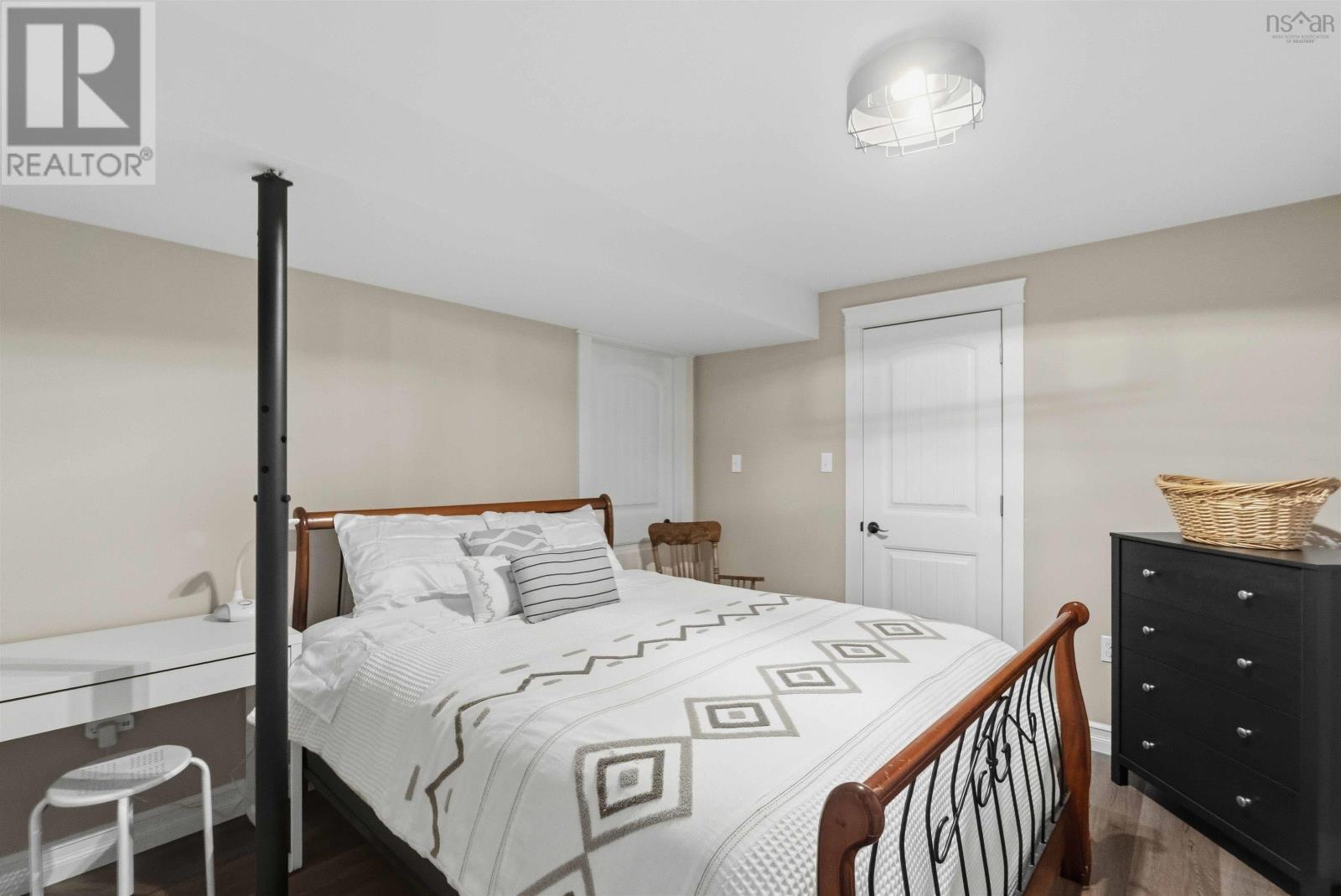 Property 27 of 49 of 10 Macintosh Street