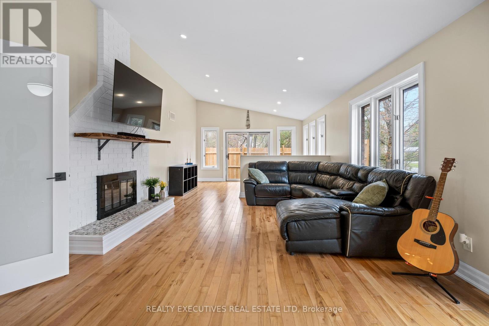 1664 CHRISTINA CRESCENT - 13