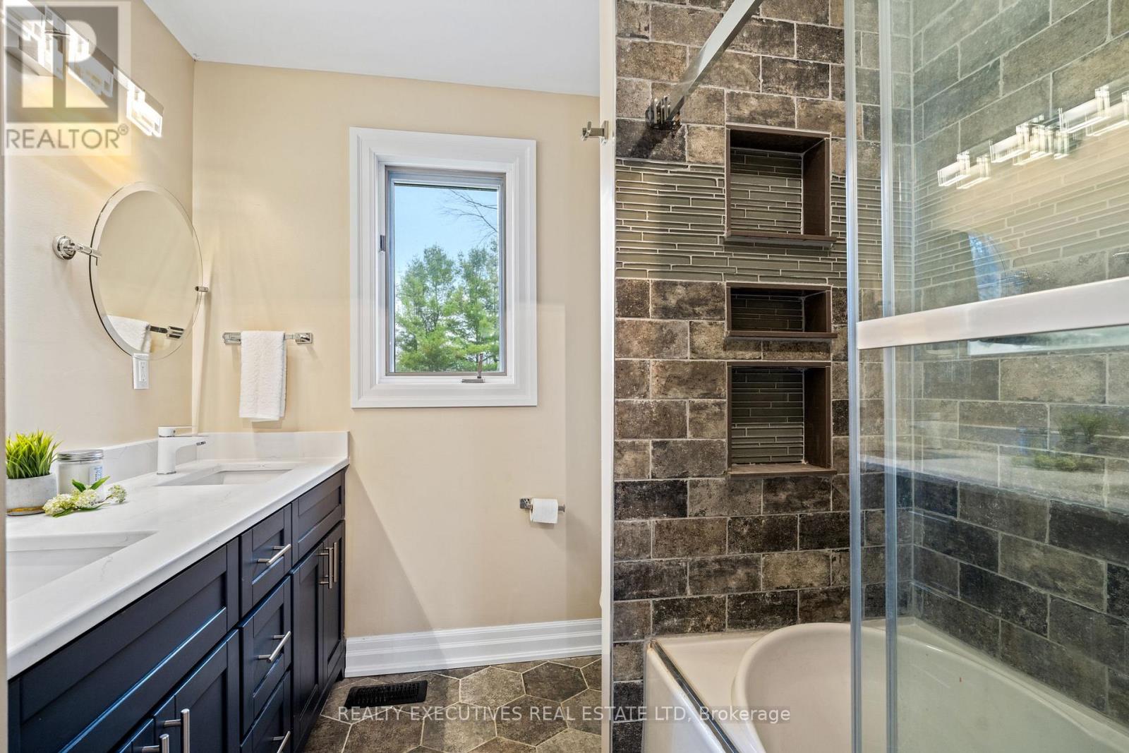 1664 CHRISTINA CRESCENT - 22