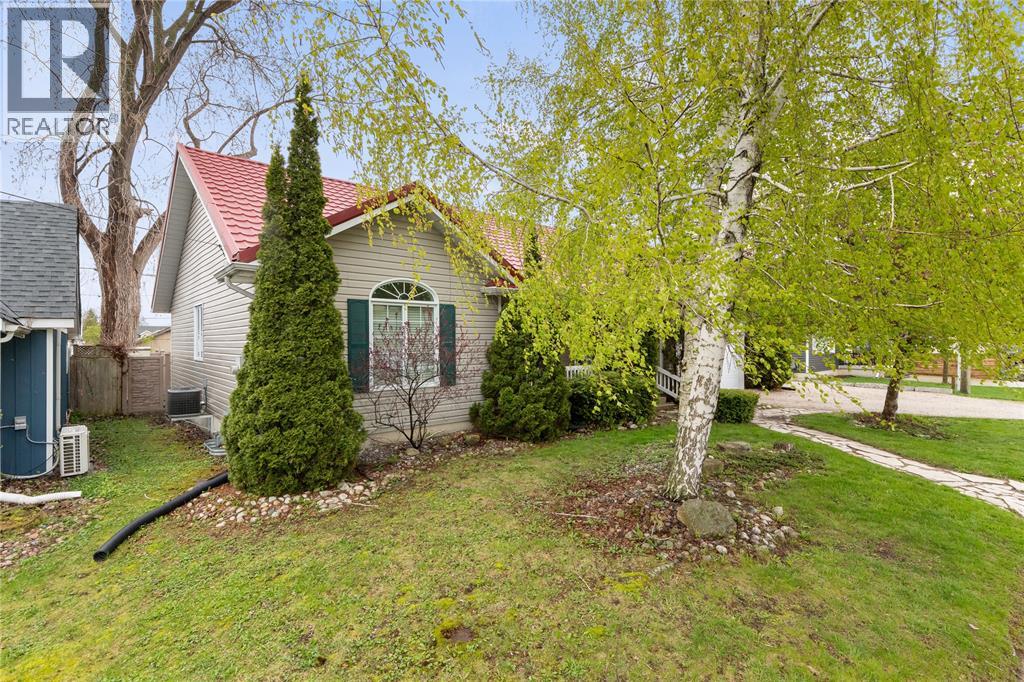 1970 ORCHARD AVENUE, Sarnia, Ontario, N0N1C0 — Photo 2