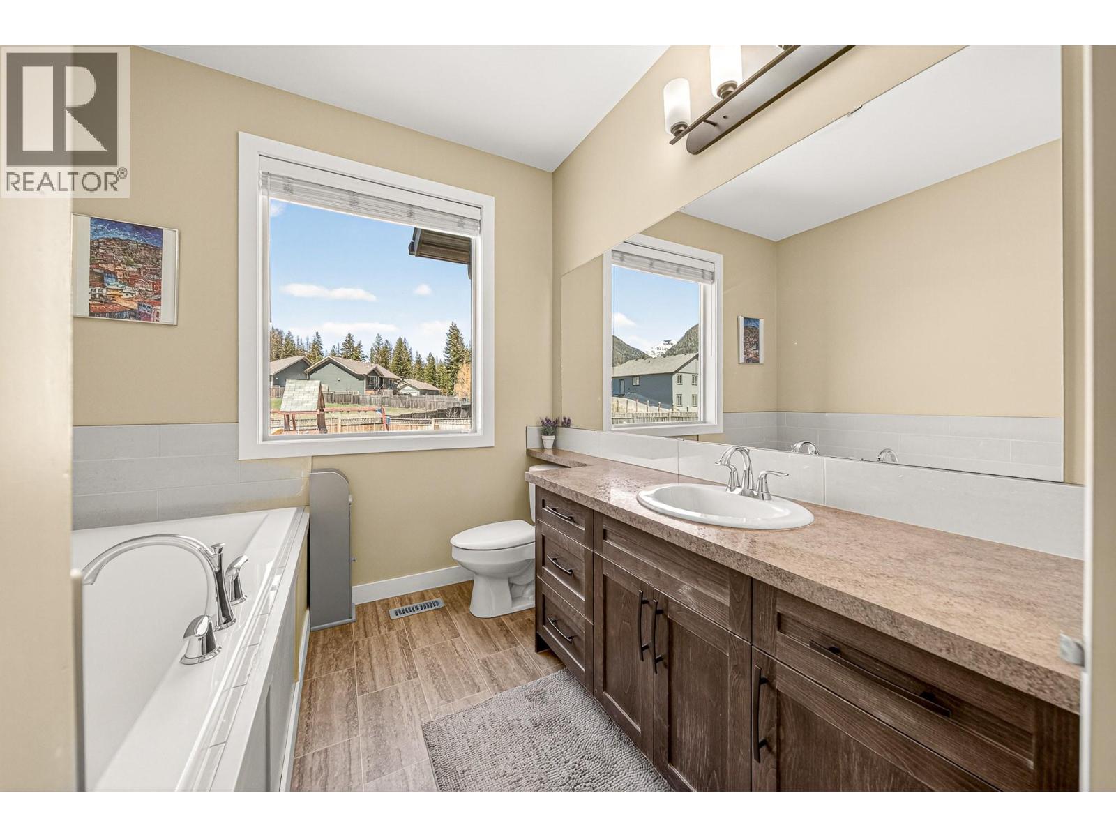 2309 FALCON Court, Sparwood