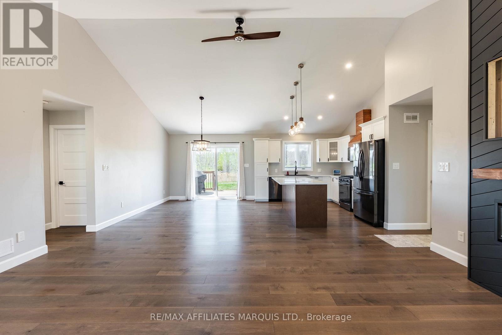 6836 JAMES CRESCENT - 10