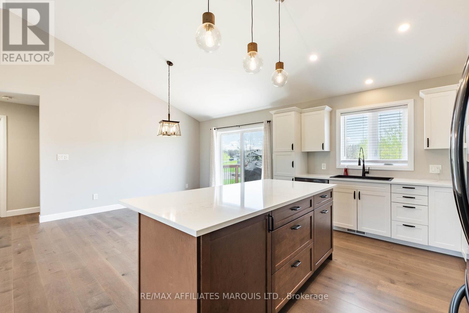 6836 JAMES CRESCENT - 16