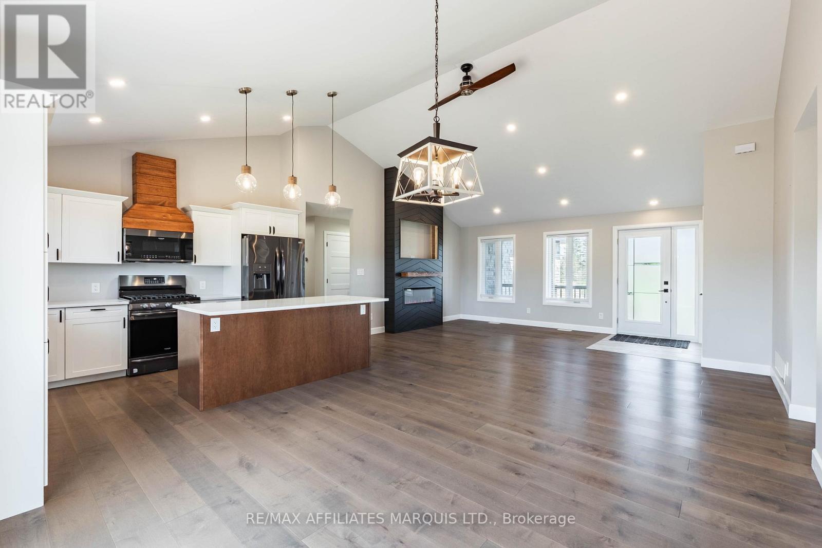 6836 JAMES CRESCENT - 18