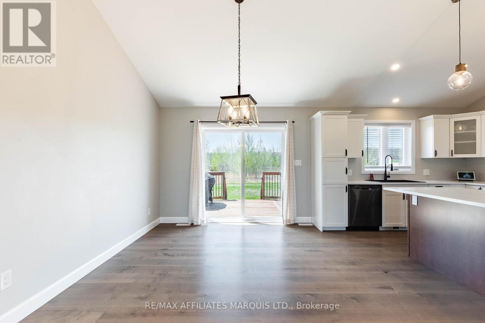 6836 JAMES CRESCENT - 21