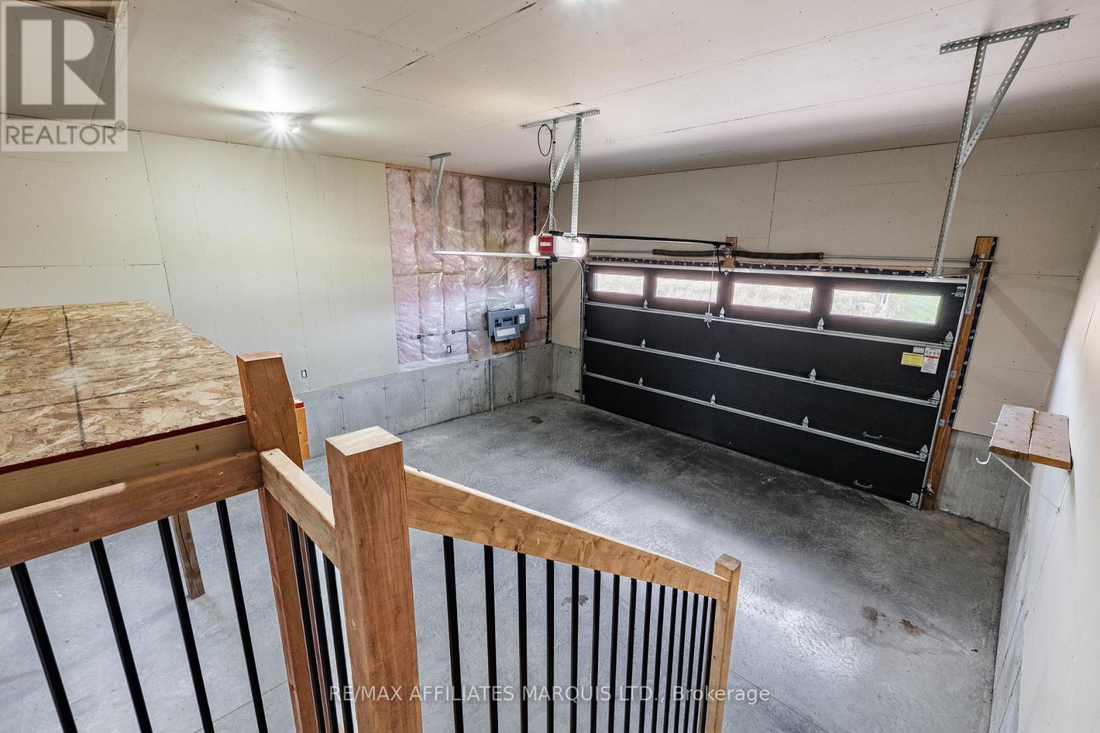 6836 JAMES CRESCENT - 37