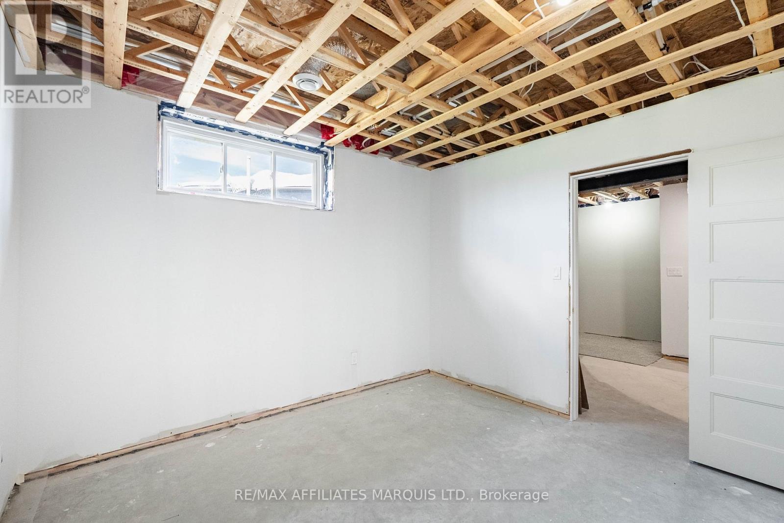 6836 JAMES CRESCENT - 41