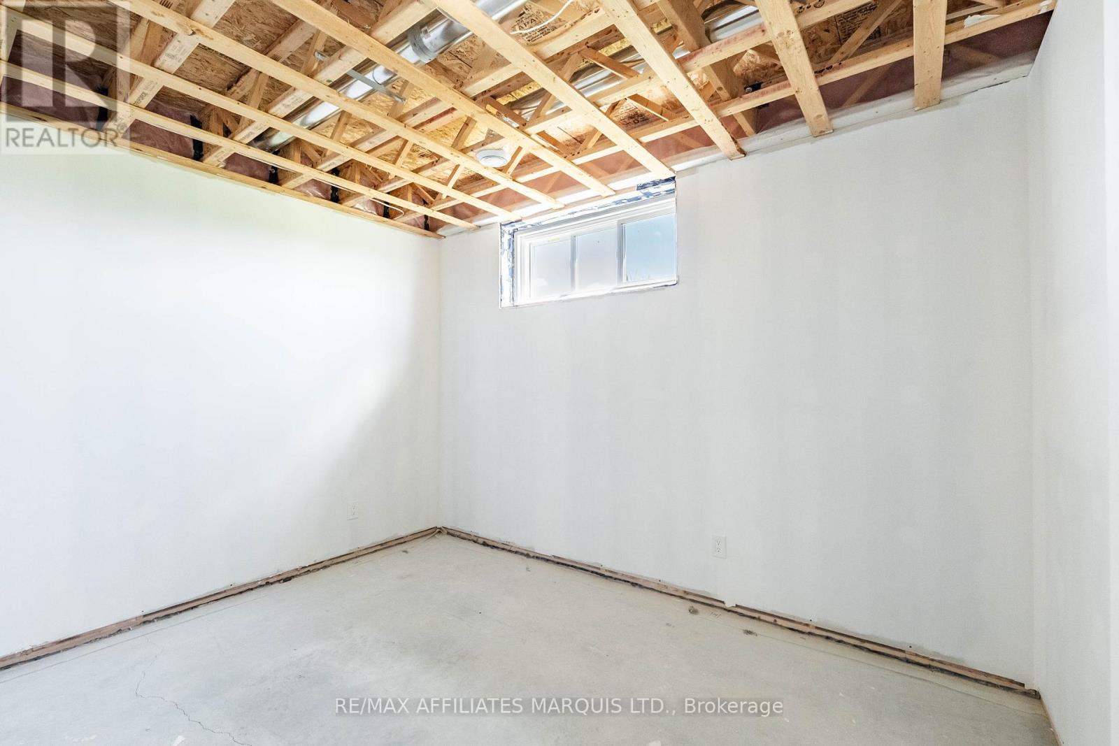 6836 JAMES CRESCENT - 43