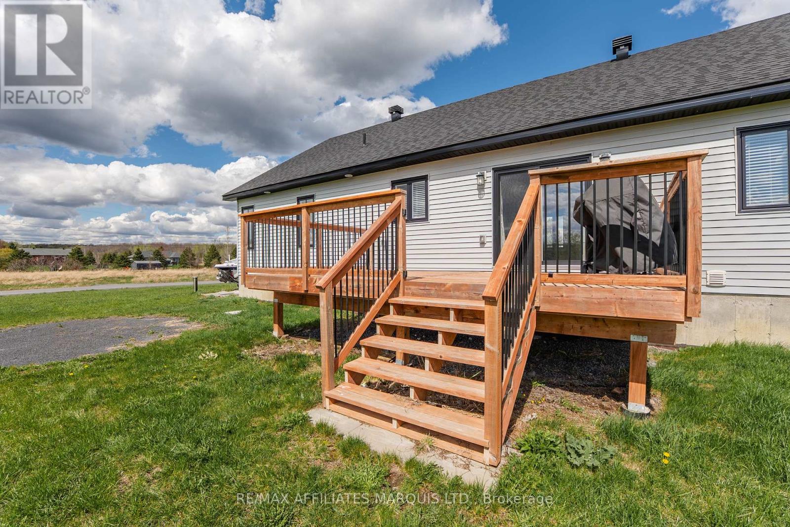6836 JAMES CRESCENT - 45