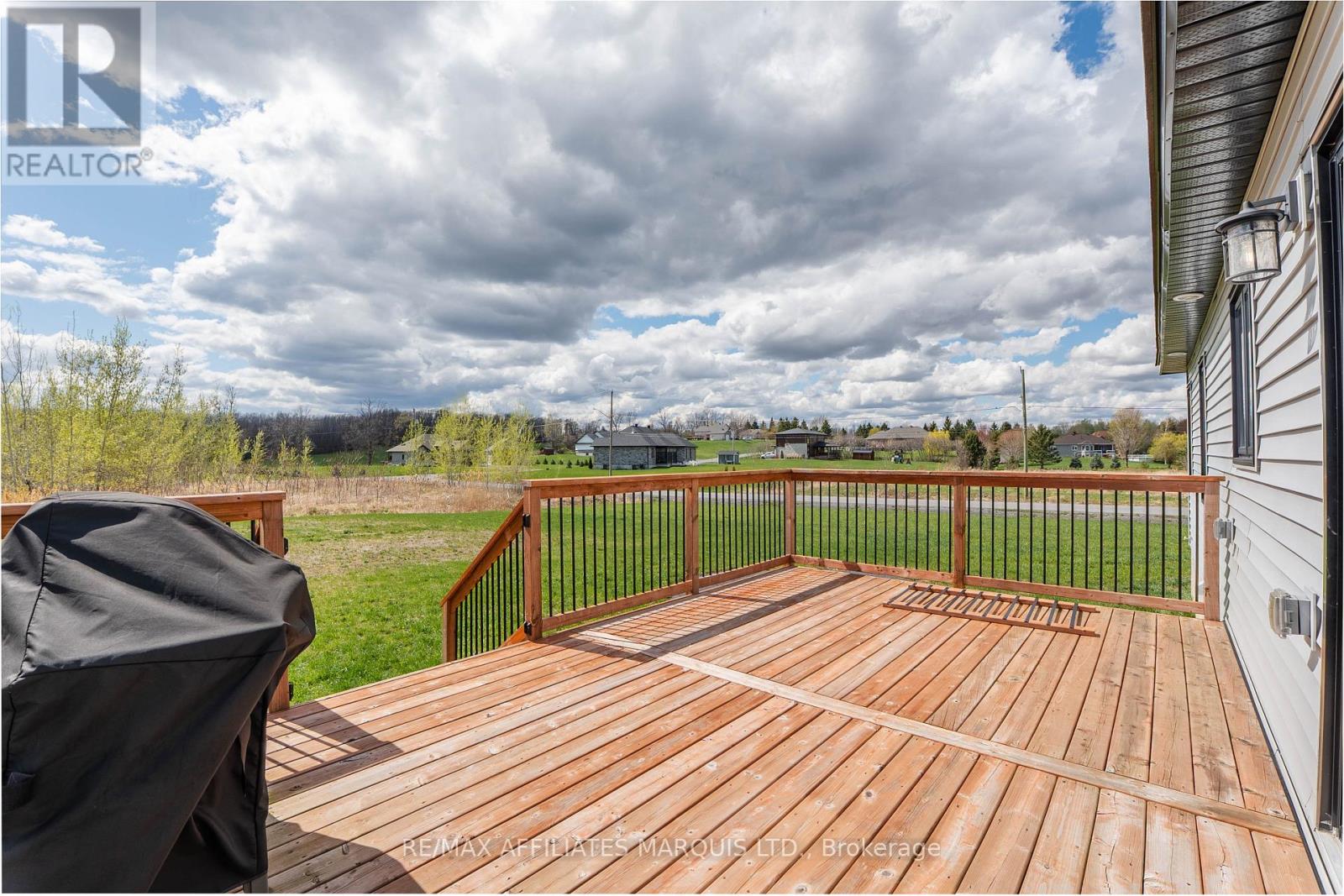 6836 JAMES CRESCENT - 47