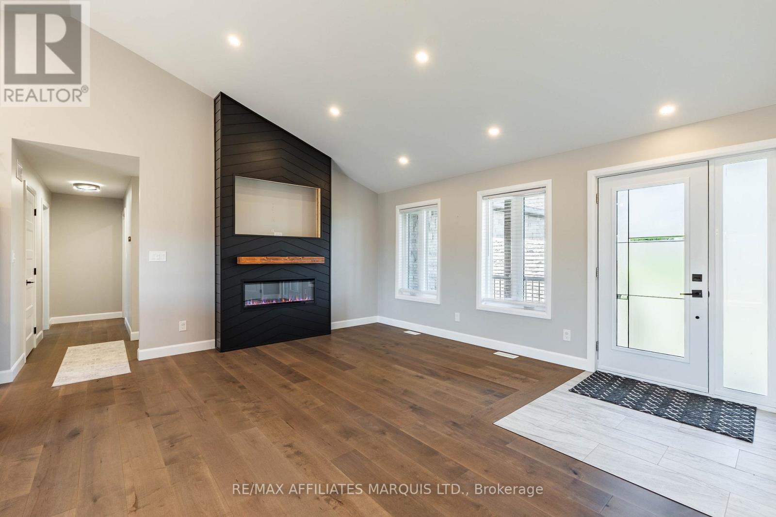 6836 JAMES CRESCENT - 6