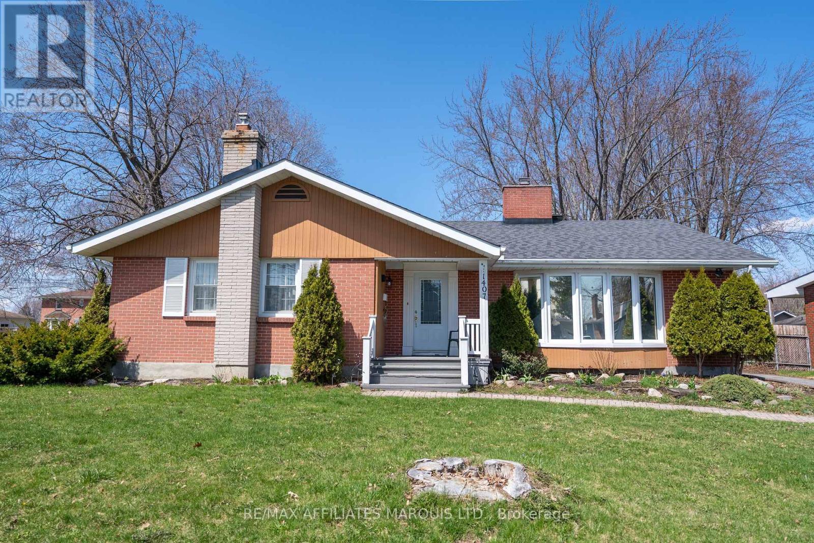 1407 BOYD STREET S - 1