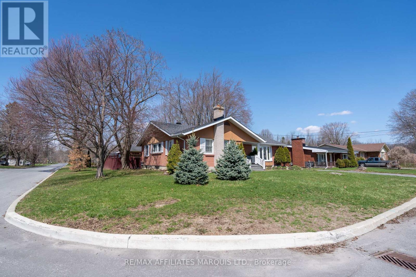 1407 BOYD STREET S - 3