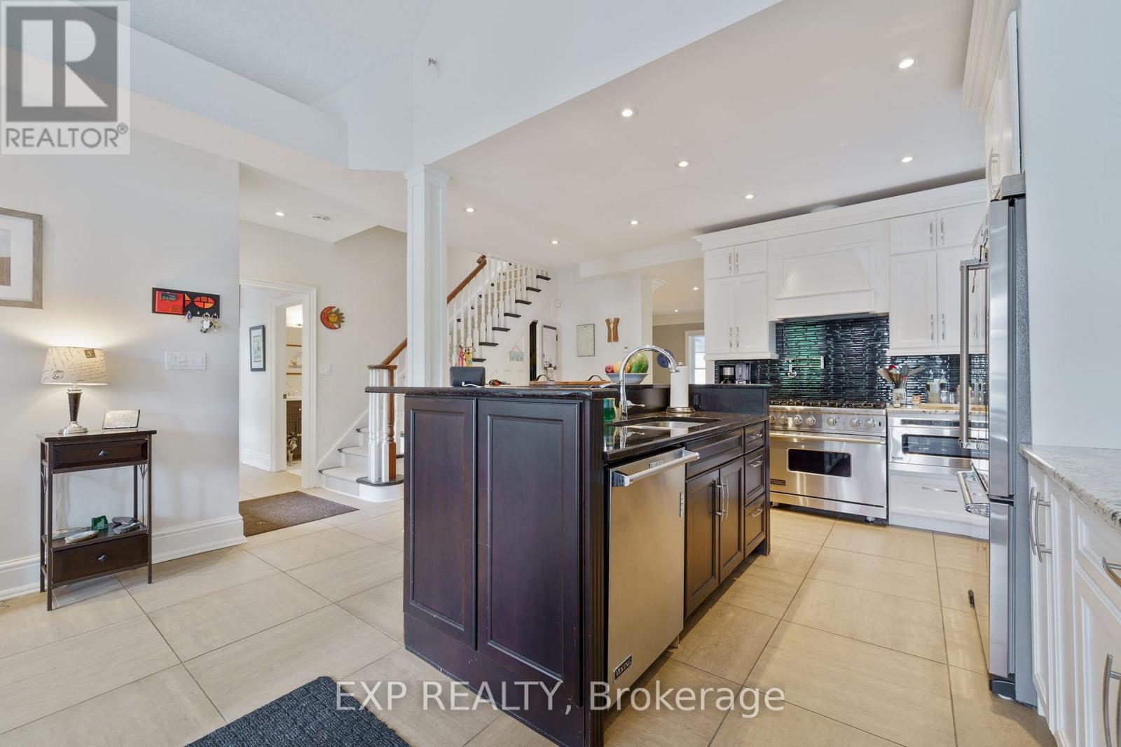 #3 80 BARTON STREET - 12
