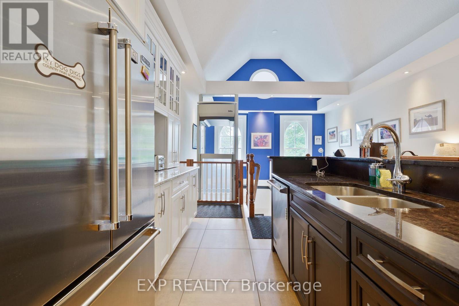 #3 80 BARTON STREET - 13