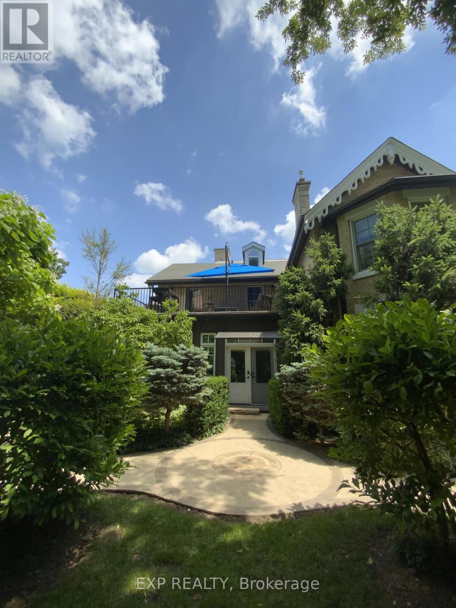 #3 80 BARTON STREET - 21