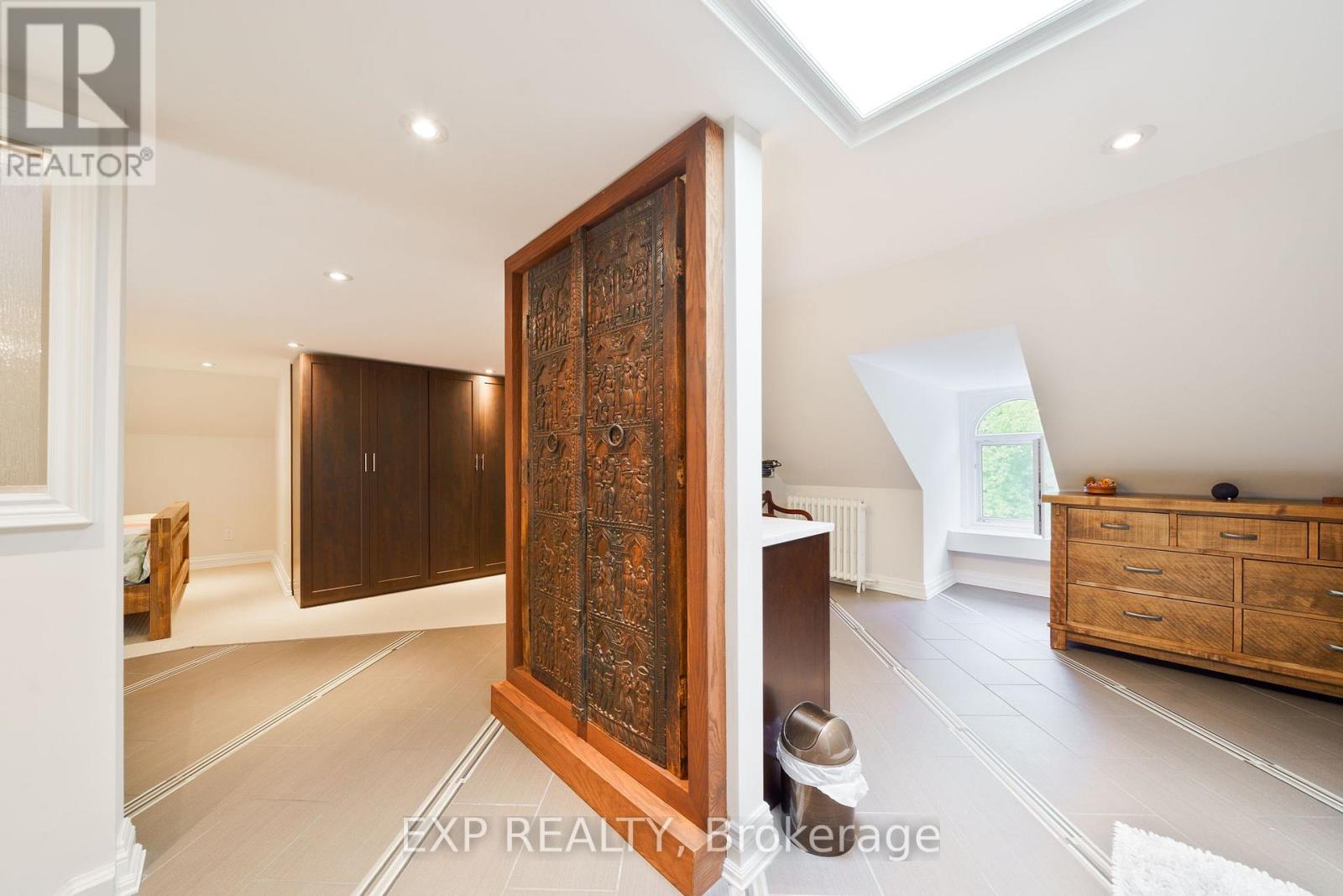 #3 80 BARTON STREET - 25