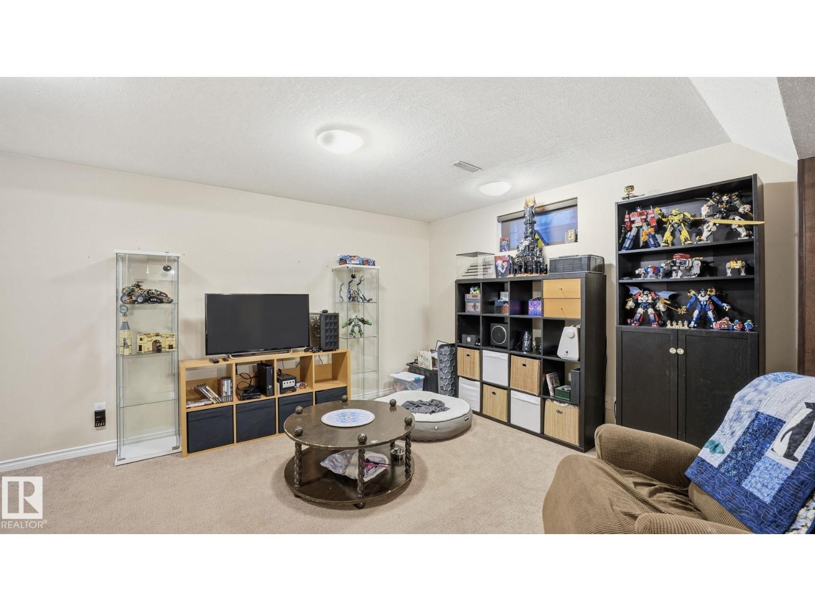 10922 117 ST NW - 22