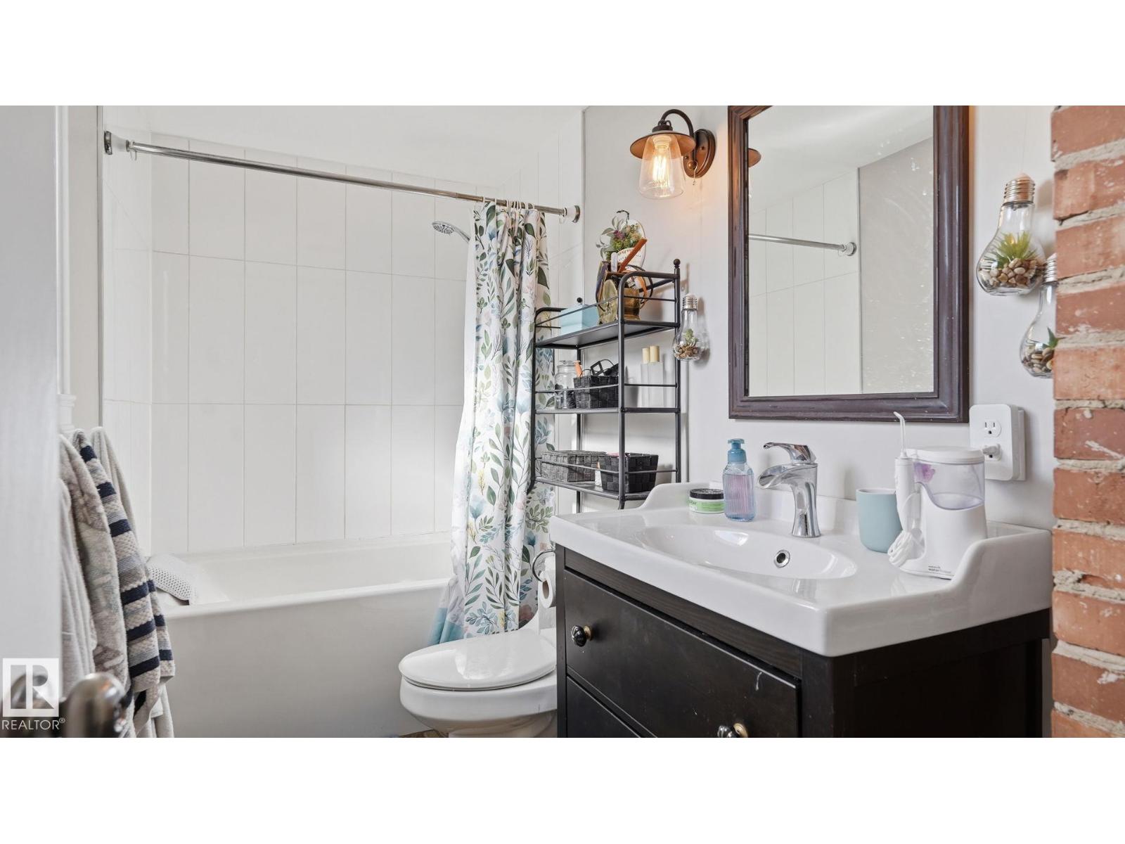 10922 117 ST NW - 16