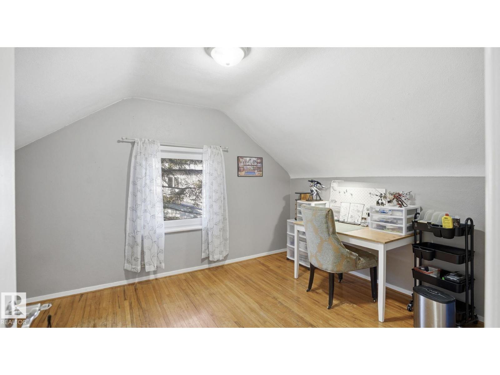 10922 117 ST NW - 18