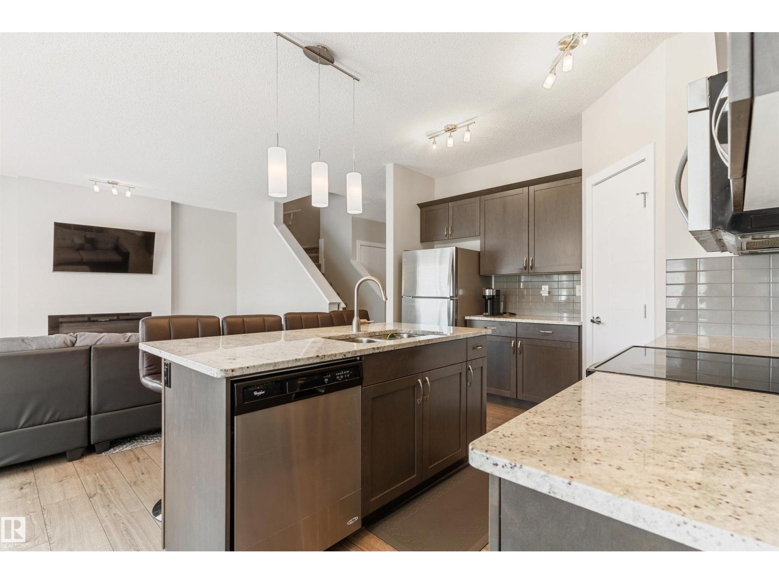 8011 EVANS CR NW, Edmonton