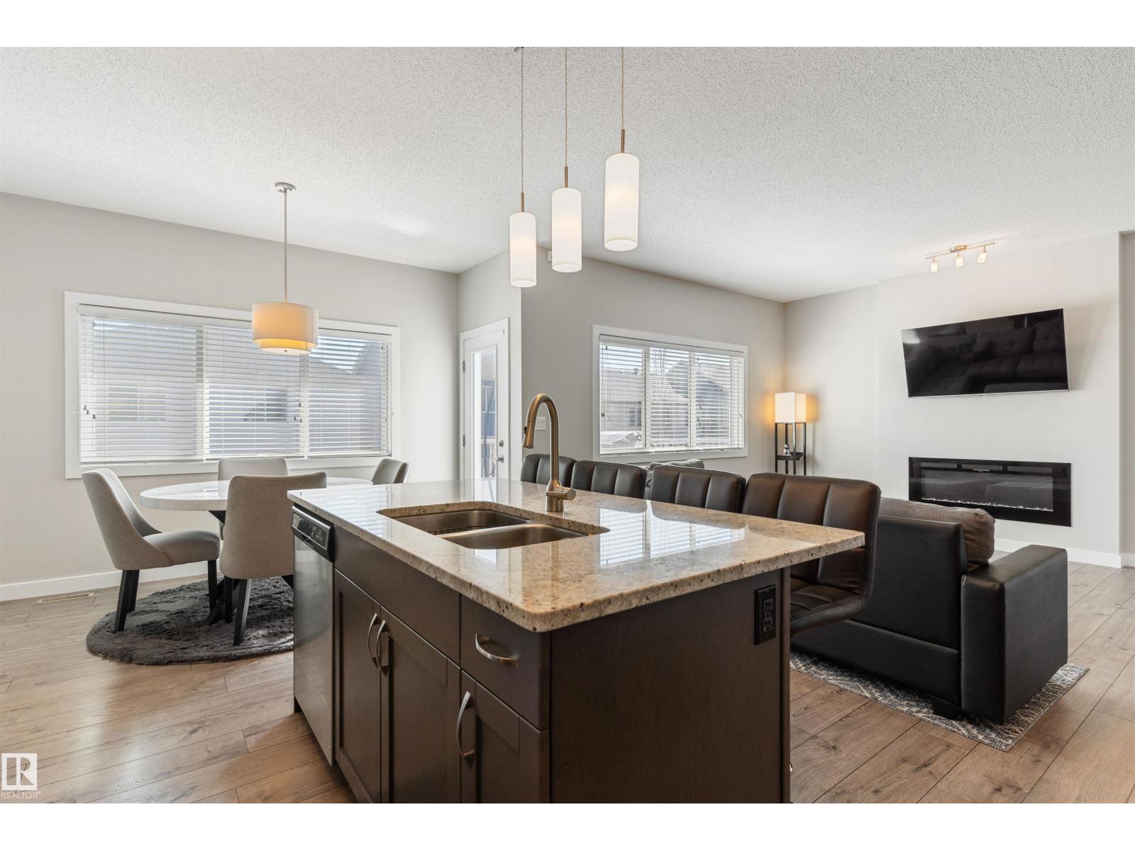 8011 EVANS CR NW, Edmonton