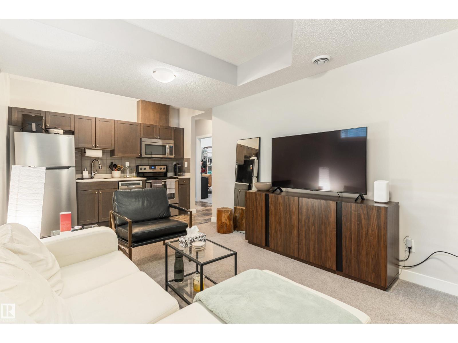8011 EVANS CR NW, Edmonton