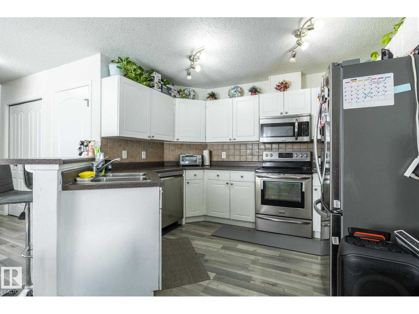 8644 173 AV NW - 11