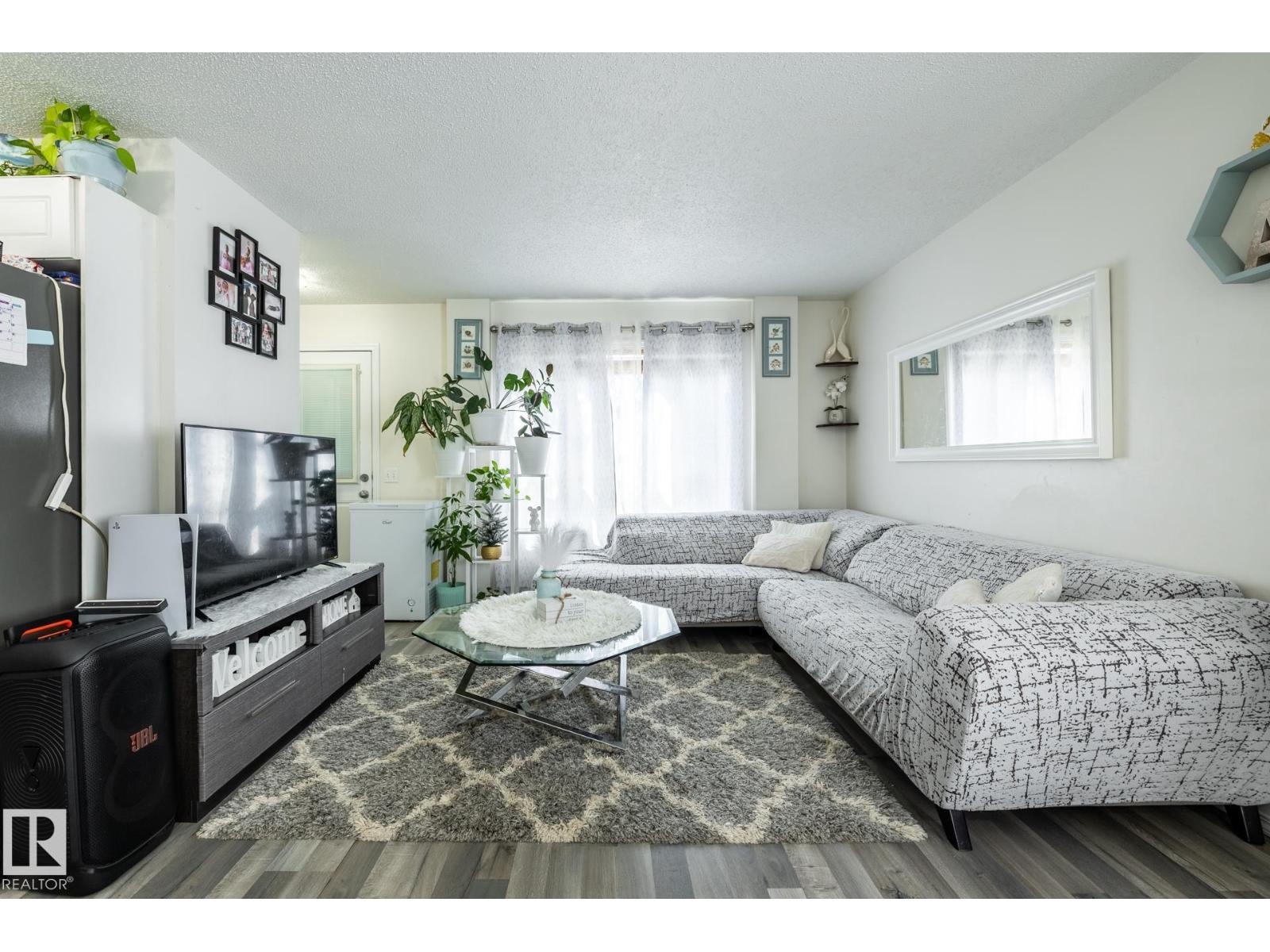 8644 173 AV NW - 15