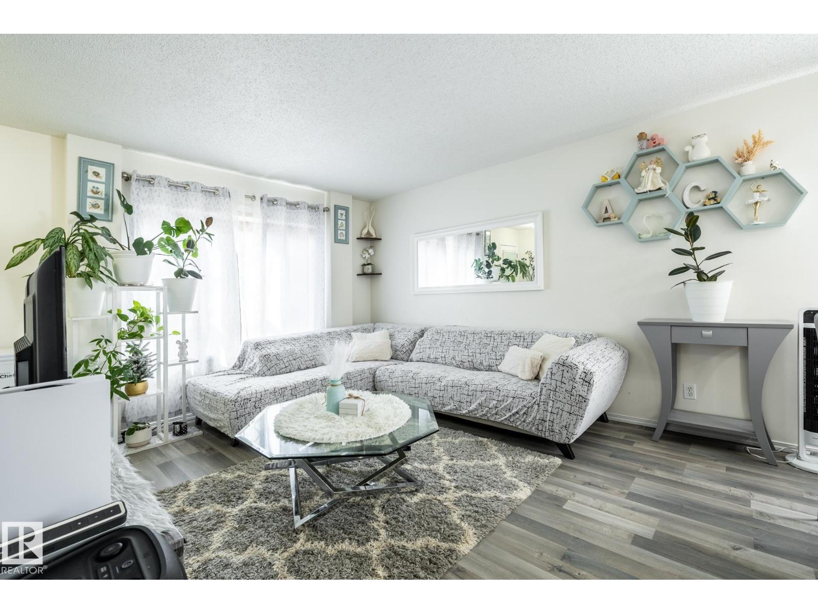 8644 173 AV NW - 16