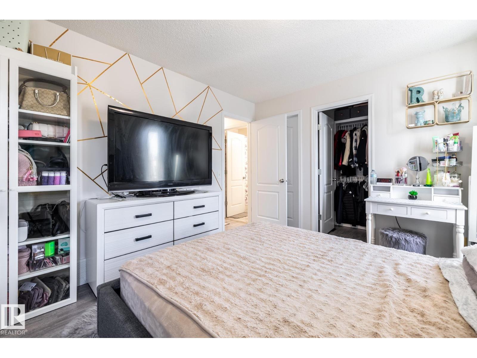 8644 173 AV NW - 24