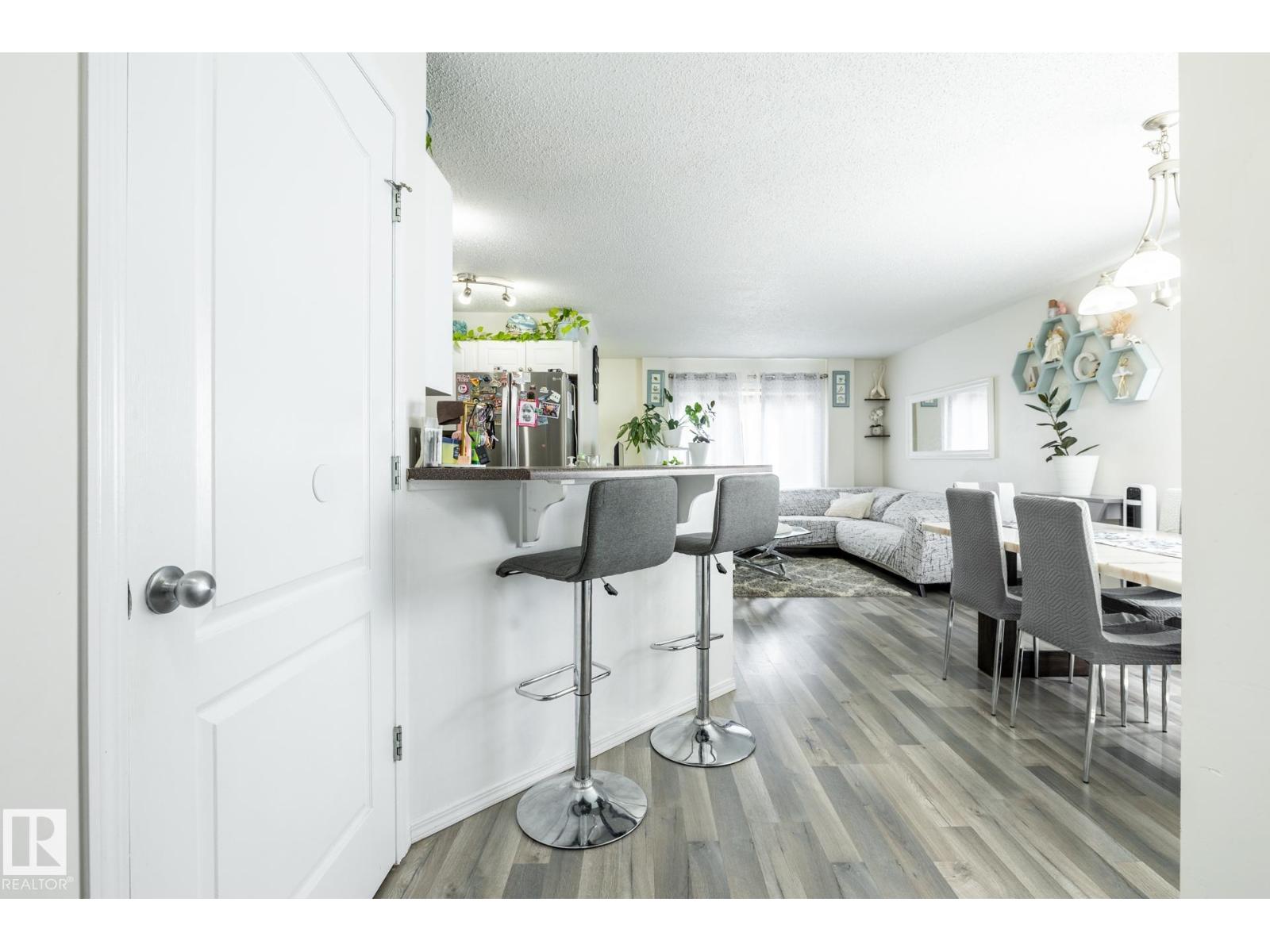 8644 173 AV NW - 9