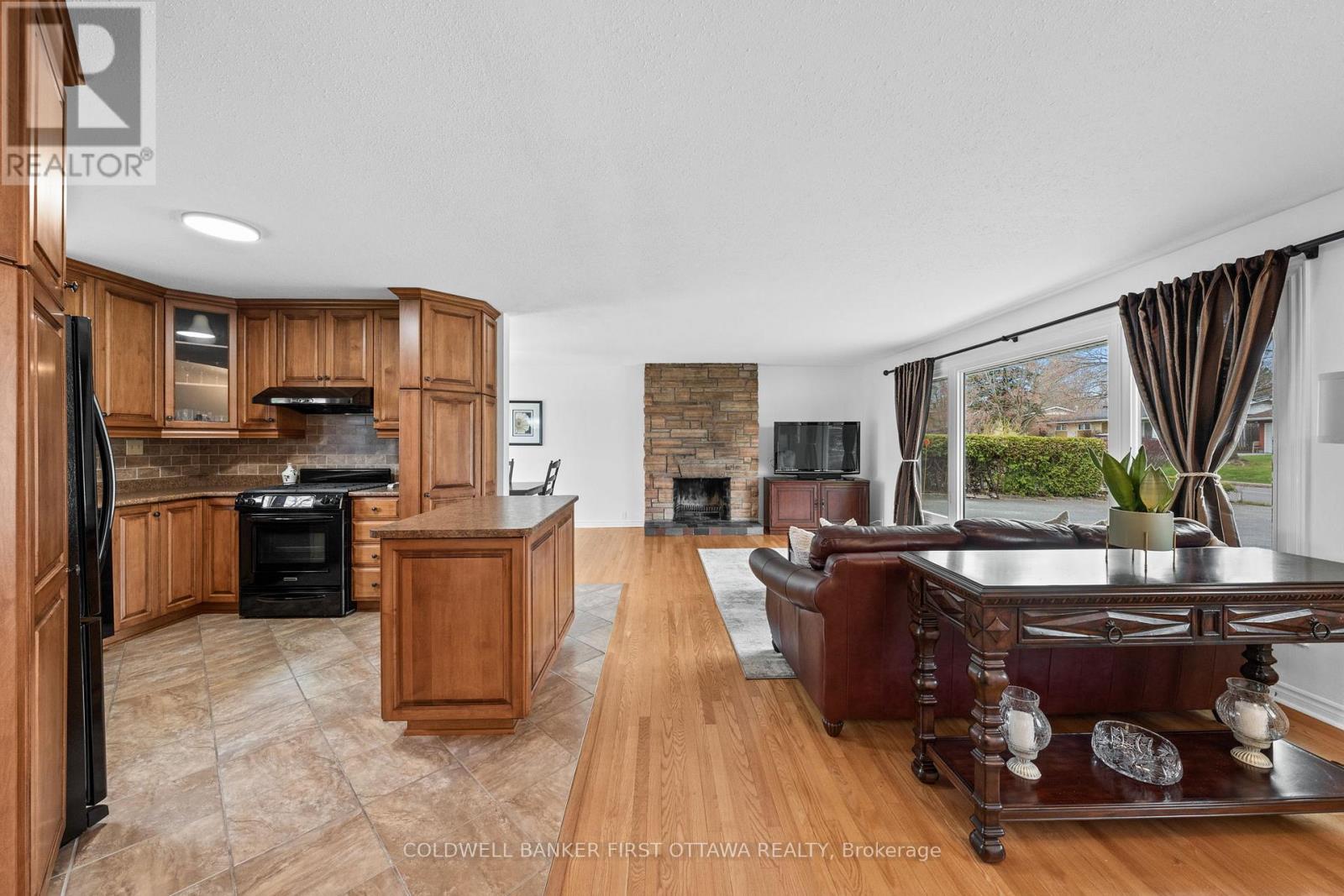 Open concept layout w hardwood floors & tile.