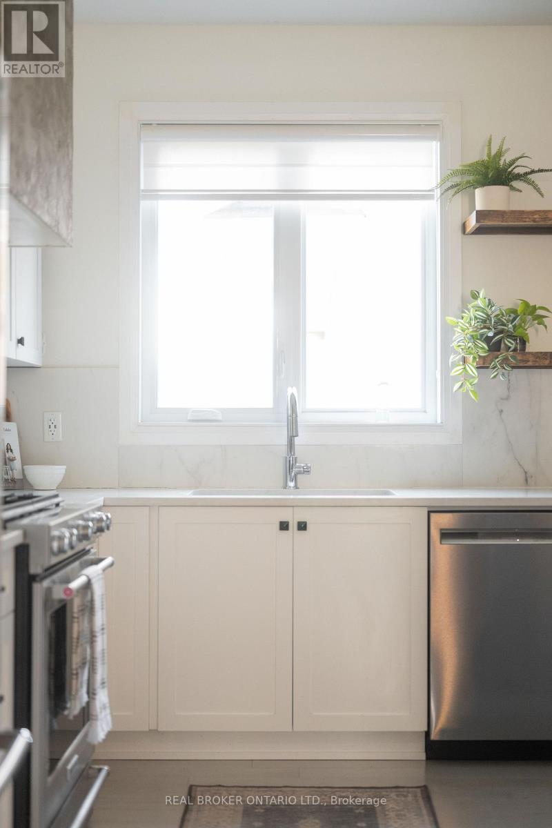 358 LAMARCHE AVENUE - 36