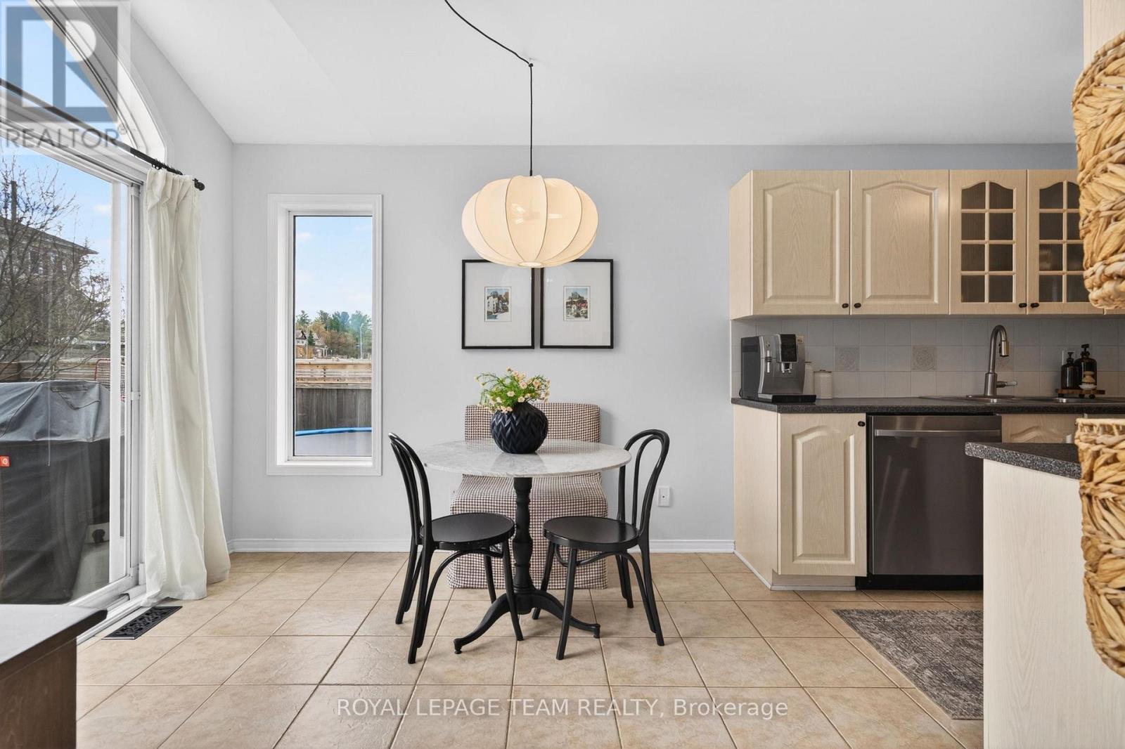 75 SCAMPTON DRIVE - 13