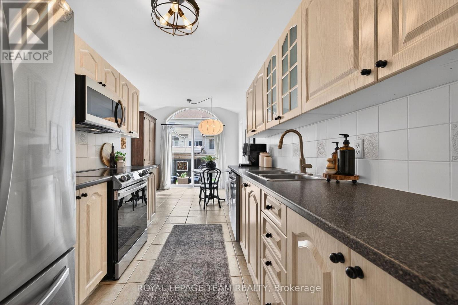 75 SCAMPTON DRIVE - 17